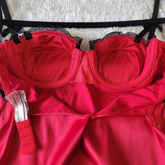 Red Push-Up Teddy with Lace Trim - Picture 9 of 10